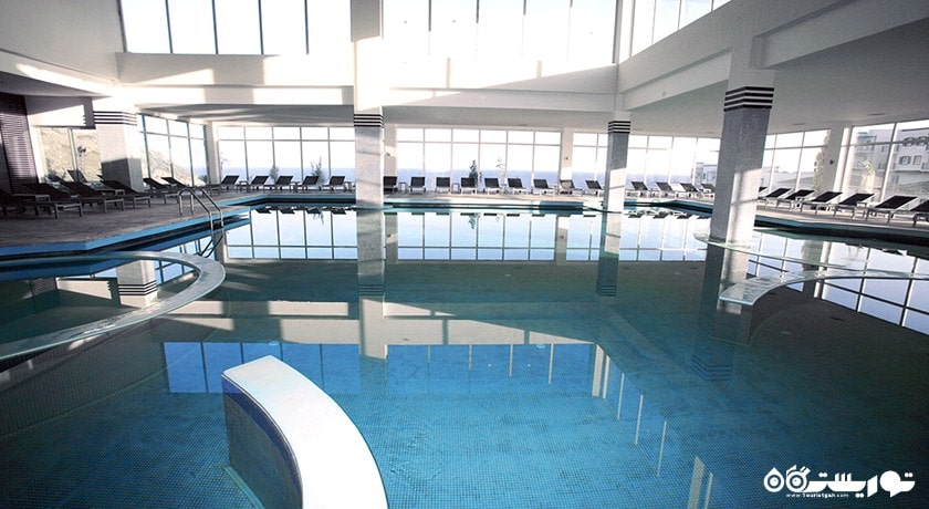 نمای استخر سرپوشیده هتل